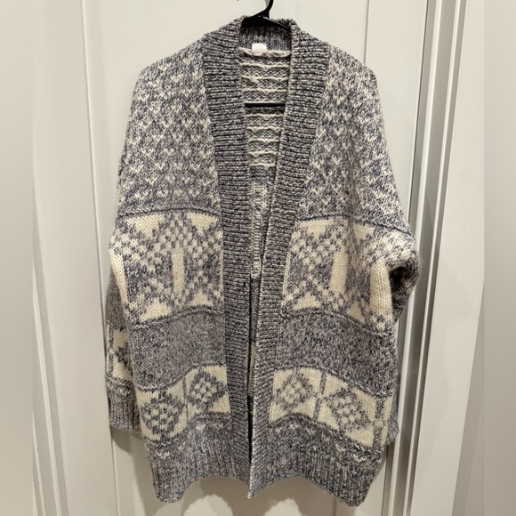 Cozy Gray and Cream Women's Sweater D - Picture 1 of 5